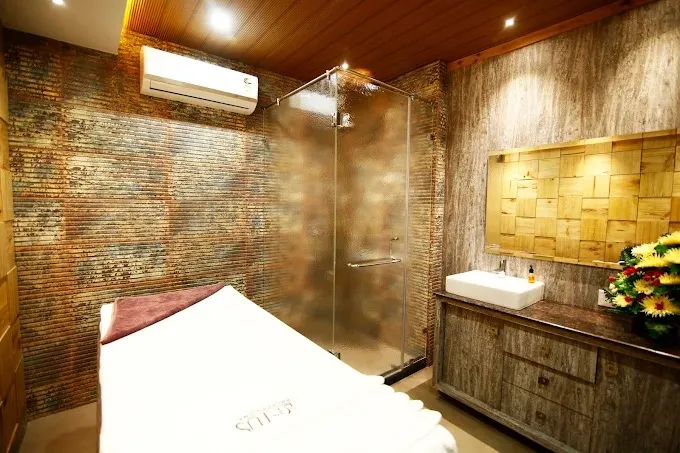 Black and White Professional Salon - A Trusted Beauty Salon in Jamshedpur