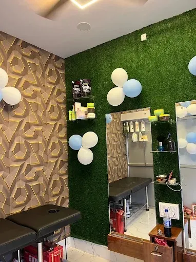 ROYAL LOOK PROFESSIONAL UNISEX SALON in Jamshedpur