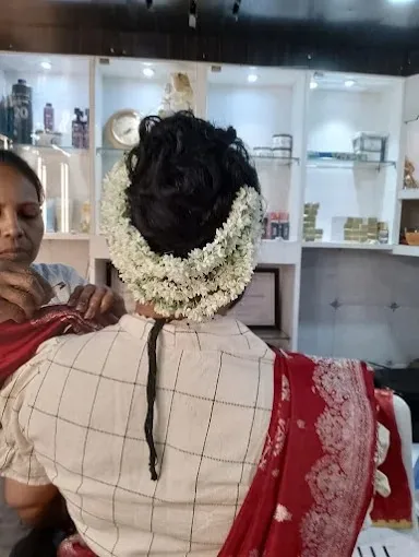 dreamlandbeautyparlour salon and spa in JAMSHEDPUR